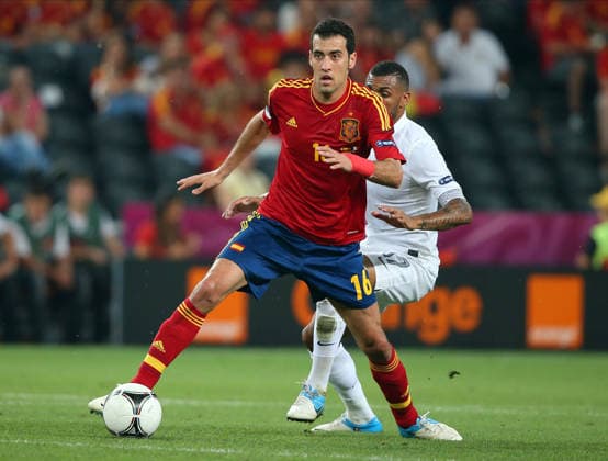 Spain V France, UEFA EURO, EM, Europameisterschaft,Fussball 2012 Quarter Final Sergio Busquets of Spain and Yann M Vila of France on the ball during the UEFA Euro 2012 Quarter Final match between Spain and France at Donbass Arena on June 23, 2012 in Donetsk, Ukraine. Donetsk Donbass Arena Ukraine Ukraine Copyright: xAllstarxPicturexLibraryxLtdx