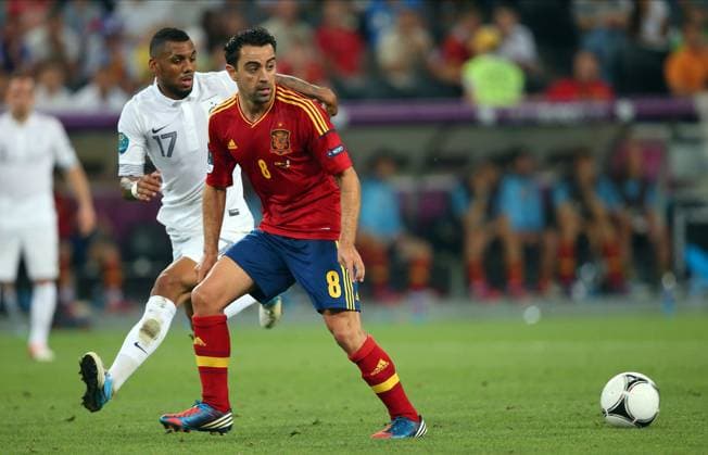 Spain V France, UEFA EURO, EM, Europameisterschaft,Fussball 2012 Quarter Final Yann M Vila of France and Xavi Hernandez of Spain on the ball during the UEFA Euro 2012 Quarter Final match between Spain and France at Donbass Arena on June 23, 2012 in Donetsk, Ukraine. Donetsk Donbass Arena Ukraine Ukraine Copyright: xAllstarxPicturexLibraryxLtdx