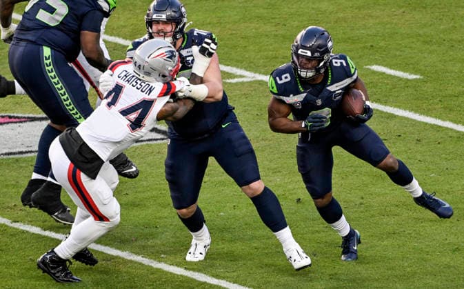 Seattle Seahawks running back Kenneth Walker III (9) runs the ball as New England Patriots linebacker K lavon Chaisson (44) is blocked in the second quarter of Super Bowl LX at at Levi s Stadium in Santa Clara, California on Sunday, February 8, 2026.  SBP20260208829 JONxSOOHOO