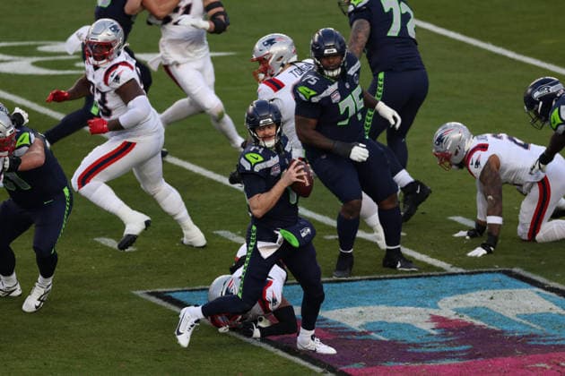 SANTA CLARA, CA - FEBRUARY 08: QB Sam Darnold (14) of the Seattle Seahawks tries to avoid the pressure by a New England Patriots defender during the Seattle Seahawks versus the New England Patriots Super Bowl LX game on February 8, 2026, at Levi s Stadium in Santa Clara, CA. (Photo by Matthew Huang Icon Sportswire) NFL, American Football Herren, USA FEB 08 Super Bowl LX Seahawks vs Patriots EDITORIAL USE ONLY Icon26010112195