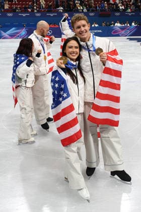 February 8, 2026, Milan, Lombardy, Italy: MADISON CHOCK and EVAN BATES of Team USA celebrate with the gold medal during the Victory Ceremony of the Figure skating, Eiskunstlauf Team Event at the Milano Cortina 2026 Winter Olympic Games, Olympische Spiele, Olympia, OS Milan Italy - ZUMAc179 20260208_oly_c179_110 Copyright: xMickaelxChavetx