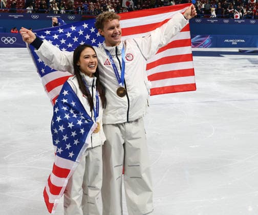 February 8, 2026, Milan, Lombardy, Italy: MADISON CHOCK and EVAN BATES of Team USA celebrate with the gold medal during the Victory Ceremony of the Figure skating, Eiskunstlauf Team Event at the Milano Cortina 2026 Winter Olympic Games, Olympische Spiele, Olympia, OS Milan Italy - ZUMAc179 20260208_oly_c179_111 Copyright: xMickaelxChavetx