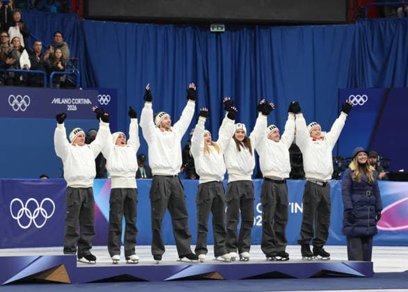 February 8, 2026, Milan, Lombardy, Italy: MARCO FABBRI, CHARLENE GUIGNARD, NICCOLO MACII, SARA CONTI, LARA NAKI GUTMANN, MATTEO RIZZO and DANIEL GRASSL of Team Italy celebrate winning the silver medal during the Victory Ceremony of the Figure skating, Eiskunstlauf Team Event at the Milano Cortina 2026 Winter Olympic Games, Olympische Spiele, Olympia, OS Olympics 2026: Milano Cortina: Figure Skating Team Event  - ZUMAc179 20260208_oly_c179_143 Copyright: xMickaelxChavetx
