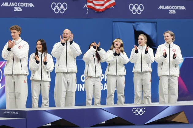 February 8, 2026, Milan, Lombardy, Italy: EVAN BATES, MADISON CHOCK, DANNY O SHEA, ELLIE KAM, ALYSA LIU, AMBER GLENN and ILIA MALININ of Team USA celebrate winning the gold medal during the Victory Ceremony of the Figure skating, Eiskunstlauf Team Event at the Milano Cortina 2026 Winter Olympic Games, Olympische Spiele, Olympia, OS Milan Italy - ZUMAc179 20260208_oly_c179_136 Copyright: xMickaelxChavetx
