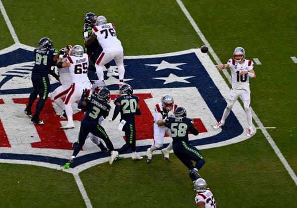 New England Patriots quarterback Drake Maye (10) in the 1st half during the NFL, American Football Herren, USA Super Bowl 60 LX football game between the New England Patriots and the Seattle Seahawks in Santa Clara, CA on Feb 8, 2026 CSM. NFL 2026: Super Bowl LX FEB 08  - ZUMAc04_ 20260208_faf_c04_111 Copyright: xCharlesxBausx