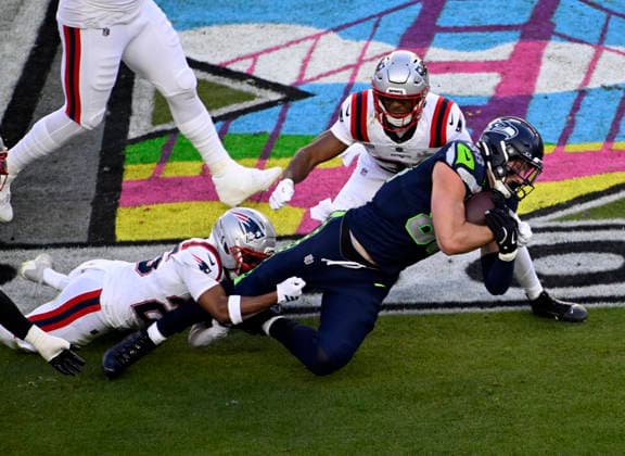 NFL, American Football Herren, USA 2026: Super Bowl LX FEB 08 Seattle Seahawks tight end AJ Barner (88) during the 1st half NFL Super Bowl 60 LX football game between the New England Patriots and the Seattle Seahawks in Santa Clara, CA on Feb 8, 2026 Charles Baus CSM.(Credit Image: Charles Baus Cal Media) Santa Clara Ca United States of America EDITORIAL USE ONLY Copyright: xx ZUMA-20260208_faf_c04_105.jpg CharlesxBausx csmphotothree472702