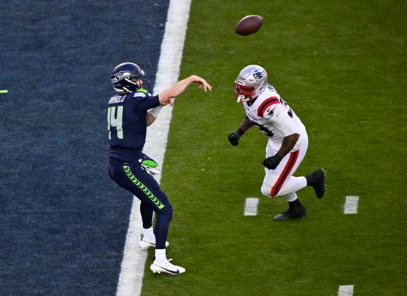 Seattle Seahawks quarterback Sam Darnold (14) during the 1st half NFL, American Football Herren, USA Super Bowl 60 LX football game between the New England Patriots and the Seattle Seahawks in Santa Clara, CA on Feb 8, 2026 CSM. Santa Clara United States of America - ZUMAc04_ 20260208_faf_c04_107 Copyright: xCharlesxBausx