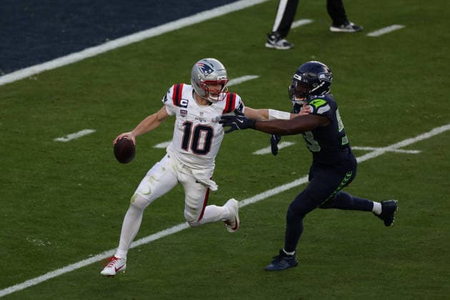 SANTA CLARA, CA - FEBRUARY 08: QB Drake Maye (10) of the New England Patriots tries to avoid LB Boye Mafe (53) of the Seattle Seahawks during the Seattle Seahawks versus the New England Patriots Super Bowl LX game on February 8, 2026, at Levi s Stadium in Santa Clara, CA. (Photo by Matthew Huang Icon Sportswire) NFL, American Football Herren, USA FEB 08 Super Bowl LX Seahawks vs Patriots EDITORIAL USE ONLY Icon26020818279