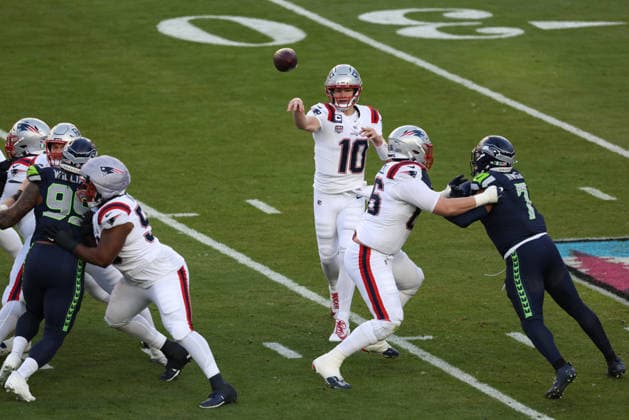 SANTA CLARA, CA - FEBRUARY 08: QB Drake Maye (10) of the New England Patriots passes from the pocket during the Seattle Seahawks versus the New England Patriots Super Bowl LX game on February 8, 2026, at Levi s Stadium in Santa Clara, CA. (Photo by Matthew Huang Icon Sportswire) NFL, American Football Herren, USA FEB 08 Super Bowl LX Seahawks vs Patriots EDITORIAL USE ONLY Icon26020816862