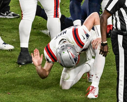 New England Patriots quarterback Drake Maye (10) reacts after fumbling the ball in the third quarter of Super Bowl LX at at Levi s Stadium in Santa Clara, California on Sunday, February 8, 2026.  SBP20260208858 JONxSOOHOO