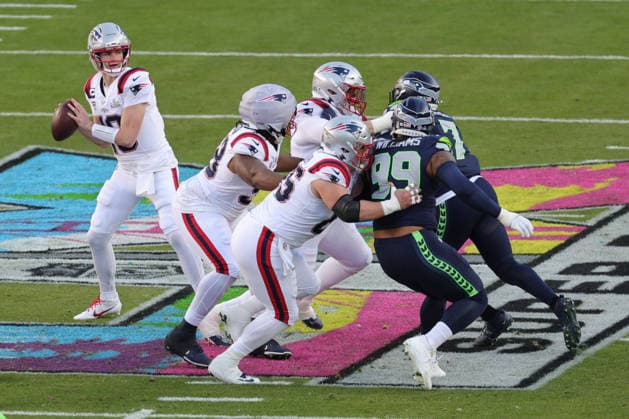 SANTA CLARA, CA - FEBRUARY 08: New England Patriots quarterback Drake Maye (10) back to pass during the Seattle Seahawks versus the New England Patriots Super Bowl LX game on February 8, 2026, at Levi s Stadium in Santa Clara, CA. (Photo by Jevone Moore Icon Sportswire) NFL, American Football Herren, USA FEB 08 Super Bowl LX Seahawks vs Patriots EDITORIAL USE ONLY Icon2602083110