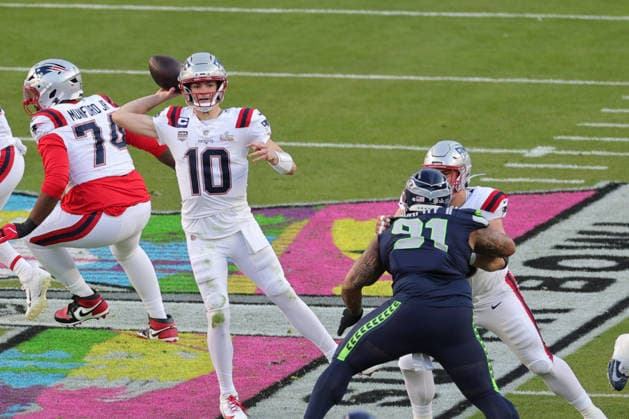 SANTA CLARA, CA - FEBRUARY 08: New England Patriots quarterback Drake Maye (10) back to pass during the Seattle Seahawks versus the New England Patriots Super Bowl LX game on February 8, 2026, at Levi s Stadium in Santa Clara, CA. (Photo by Jevone Moore Icon Sportswire) NFL, American Football Herren, USA FEB 08 Super Bowl LX Seahawks vs Patriots EDITORIAL USE ONLY Icon2602083126