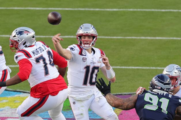 SANTA CLARA, CA - FEBRUARY 08: New England Patriots quarterback Drake Maye (10) throws a pass during the Seattle Seahawks versus the New England Patriots Super Bowl LX game on February 8, 2026, at Levi s Stadium in Santa Clara, CA. (Photo by Jevone Moore Icon Sportswire) NFL, American Football Herren, USA FEB 08 Super Bowl LX Seahawks vs Patriots EDITORIAL USE ONLY Icon2602083127