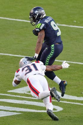 SANTA CLARA, CA - FEBRUARY 08: New England Patriots safety Craig Woodson (31) dives for Seattle Seahawks running back Kenneth Walker III (9) during the Seattle Seahawks versus the New England Patriots Super Bowl LX game on February 8, 2026, at Levi s Stadium in Santa Clara, CA. (Photo by Jevone Moore Icon Sportswire) NFL, American Football Herren, USA FEB 08 Super Bowl LX Seahawks vs Patriots EDITORIAL USE ONLY Icon2602083140