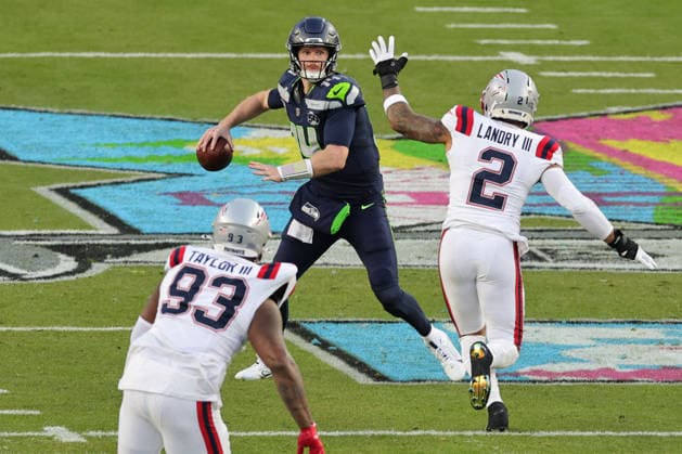SANTA CLARA, CA - FEBRUARY 08: Seattle Seahawks quarterback Sam Darnold (14) looking to pass under pressure during the Seattle Seahawks versus the New England Patriots Super Bowl LX game on February 8, 2026, at Levi s Stadium in Santa Clara, CA. (Photo by Jevone Moore Icon Sportswire) NFL, American Football Herren, USA FEB 08 Super Bowl LX Seahawks vs Patriots EDITORIAL USE ONLY Icon2602083149