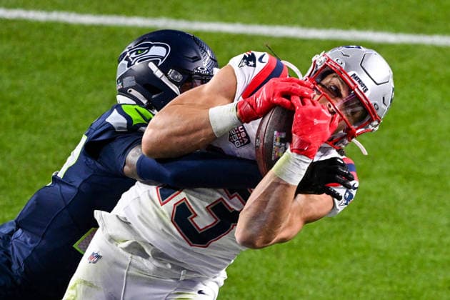New England Patriots wide receiver Mack Hollins (13) catches a touchdown pass in the fourth quarter of Super Bowl LX at Levi s Stadium in Santa Clara, California on Sunday, February 8, 2026.  SBP20260208476 DAVIDxTULIS