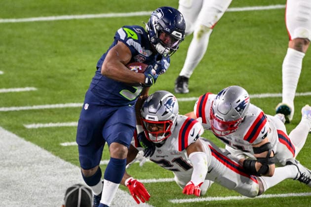 Seattle Seahawks running back Kenneth Walker III (9) is pushed out of bounds after a first down in the fourth quarter of Super Bowl LX at Levi s Stadium in Santa Clara, California on Sunday, February 8, 2026.  SBP20260208484 DAVIDxTULIS