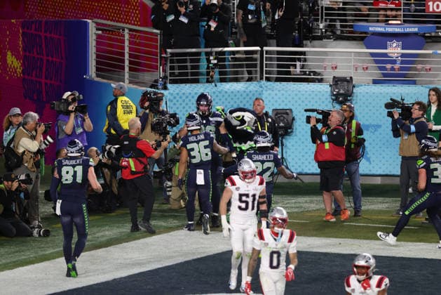 SANTA CLARA, CA - FEBRUARY 08: TE AJ Barner (88) of the Seattle Seahawks celebrates after a 16 yard touchdown reception to put the them up 19-0 in the 4th quarter of the Seattle Seahawks versus the New England Patriots Super Bowl LX game on February 8, 2026, at Levi s Stadium in Santa Clara, CA. (Photo by Matthew Huang Icon Sportswire) NFL, American Football Herren, USA FEB 08 Super Bowl LX Seahawks vs Patriots EDITORIAL USE ONLY Icon26010124317