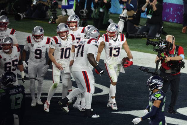 SANTA CLARA, CA - FEBRUARY 08: WR Mack Hollins (13) of the New England Patriots celebrates with teammates after a 35 yard touchdown reception during the Seattle Seahawks versus the New England Patriots Super Bowl LX game on February 8, 2026, at Levi s Stadium in Santa Clara, CA. (Photo by Matthew Huang Icon Sportswire) NFL, American Football Herren, USA FEB 08 Super Bowl LX Seahawks vs Patriots EDITORIAL USE ONLY Icon26010124327