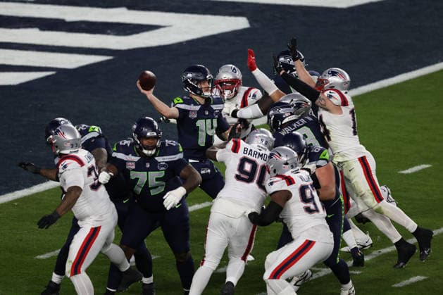 SANTA CLARA, CA - FEBRUARY 08: QB Sam Darnold (14) of the Seattle Seahawks passes from the pocket during the Seattle Seahawks versus the New England Patriots Super Bowl LX game on February 8, 2026, at Levi s Stadium in Santa Clara, CA. (Photo by Matthew Huang Icon Sportswire) NFL, American Football Herren, USA FEB 08 Super Bowl LX Seahawks vs Patriots EDITORIAL USE ONLY Icon26010124302