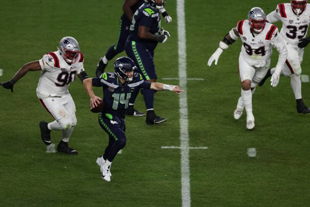 SANTA CLARA, CA - FEBRUARY 08: QB Sam Darnold (14) of the Seattle Seahawks scrambles from the pocket during the Seattle Seahawks versus the New England Patriots Super Bowl LX game on February 8, 2026, at Levi s Stadium in Santa Clara, CA. (Photo by Matthew Huang Icon Sportswire) NFL, American Football Herren, USA FEB 08 Super Bowl LX Seahawks vs Patriots EDITORIAL USE ONLY Icon26010124304