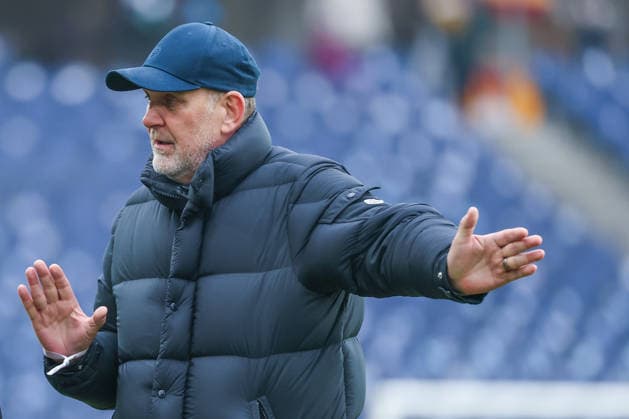 2. Bundesliga - Hannover 96 - Holstein Kiel am 08.02.2026 in der Heinz von Heiden Arena in Hannover Geschäftsführer Geschaeftsfuehrer Jörg Joerg Schmadtke (Hannover)