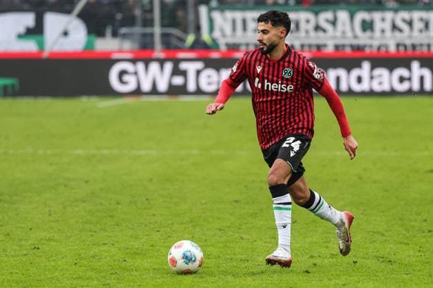 2. Bundesliga - Hannover 96 - Holstein Kiel am 08.02.2026 in der Heinz von Heiden Arena in Hannover Elias Saad (Hannover) am Ball