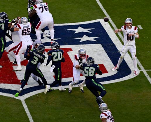 NFL, American Football Herren, USA 2026: Super Bowl LX FEB 08 New England Patriots quarterback Drake Maye (10) in the 1st half during the NFL Super Bowl 60 LX football game between the New England Patriots and the Seattle Seahawks in Santa Clara, CA on Feb 8, 2026 Charles Baus CSM.(Credit Image: Charles Baus Cal Media) Santa Clara Ca United States of America EDITORIAL USE ONLY Copyright: xx ZUMA-20260208_faf_c04_155.jpg CharlesxBausx csmphotothree472745