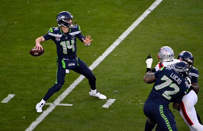 February 8, 2026, Santa Clara, California, USA: Seattle Seahawks quarterback SAM DARNOLD (14) during the 1st half NFL, American Football Herren, USA Super Bowl 60 LX football game between the New England Patriots and the Seattle Seahawks in Santa Clara. NFL 2025: Super Bowl LX: Seattle vs New England  - ZUMAc04_ 20260208_faf_c04_102 Copyright: xCharlesxBausx