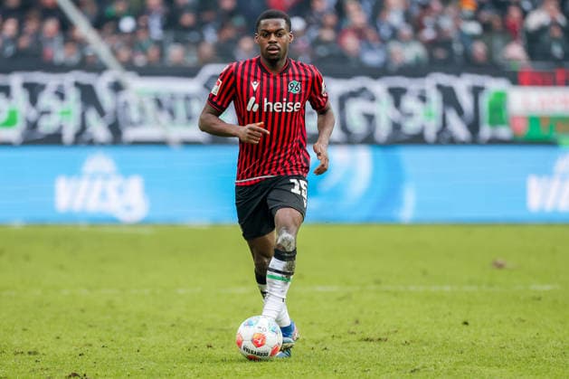 2. Bundesliga - Hannover 96 - Holstein Kiel am 08.02.2026 in der Heinz von Heiden Arena in Hannover Noel Aseko Nkili (Hannover) am Ball
