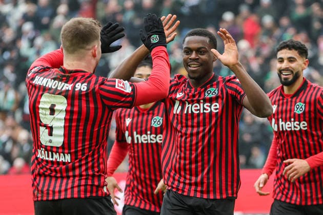 2. Bundesliga - Hannover 96 - Holstein Kiel am 08.02.2026 in der Heinz von Heiden Arena in Hannover Jubel, Torjubel, Torschuetze, Torschütze Noel Aseko Nkili (Hannover) jubelt nach seinem Tor zum 2 zu 0 mit Benjamin Källman Kaellman (Hannover)