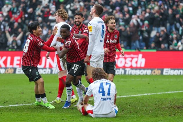2. Bundesliga - Hannover 96 - Holstein Kiel am 08.02.2026 in der Heinz von Heiden Arena in Hannover Jubel, Torjubel, Torschuetze, Torschütze Noel Aseko Nkili (Hannover) jubelt nach seinem Tor zum 2 zu 0 mit der Mannschaft, hier mit Daisuke Yokota (Hannover)