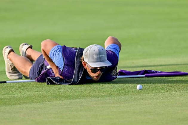 February 8, 2026, Doha, Qatar: Kessler Karain, caddie of Patrick Reed of USA lines up a putt during the fourth round of the Qatar Masters 2026 golf tournament at the Doha Golf Club Qatar Masters 2026-Day Four In Doha - 08 Feb 2026  - ZUMAs197 20260208_aaa_s197_377 Copyright: xNoushadxVariyattiyakkalx
