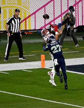 WR Mack Hollins (13) of the New England Patriots catches a touchdown during the NFL, American Football Herren, USA Super Bowl 60 LX football game between the New England Patriots and the Seattle Seahawks in Santa Clara, CA on Feb 8, 2026 CSM. Santa Clara United States of America - ZUMAc04_ 20260208_faf_c04_171 Copyright: xCharlesxBausx