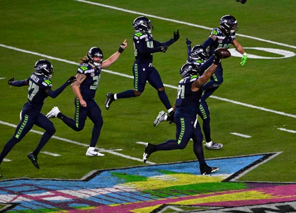 Seattle Seahawks defensive tackle Byron Murphy II (91) celebrates a fumble recovery New England Patriots quarterback Drake Maye (10) fumbles the ball during the NFL, American Football Herren, USA Super Bowl 60 LX football game between the New England Patriots and the Seattle Seahawks in Santa Clara, CA on Feb 8, 2026 CSM. Santa Clara United States of America - ZUMAc04_ 20260208_faf_c04_175 Copyright: xCharlesxBausx