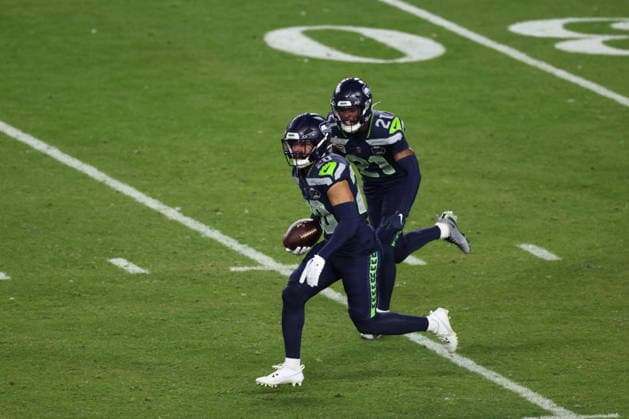 SANTA CLARA, CA - FEBRUARY 08: FS Julian Love (20) of the Seattle Seahawks with an interception during the Seattle Seahawks versus the New England Patriots Super Bowl LX game on February 8, 2026, at Levi s Stadium in Santa Clara, CA. (Photo by Matthew Huang Icon Sportswire) NFL, American Football Herren, USA FEB 08 Super Bowl LX Seahawks vs Patriots EDITORIAL USE ONLY Icon26010126528