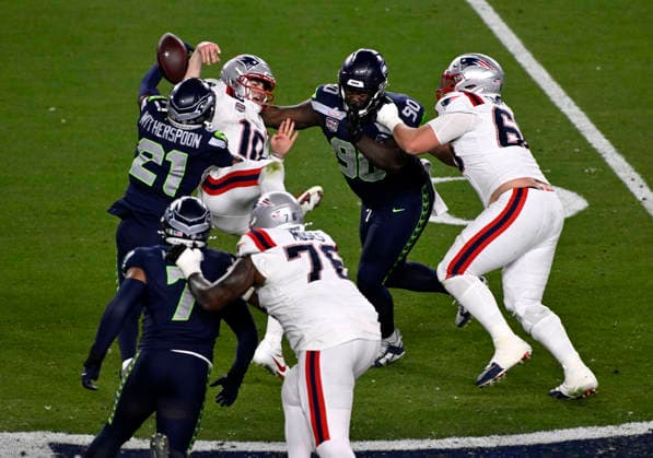 February 08, 2026 Seattle Seahawks cornerback Devon Witherspoon (21) forces a fumble against New England Patriots quarterback Drake Maye (10) during Super Bowl LX between the Seattle Seahawks and the New England Patriots at Levi s Stadium in Santa Clara, California. Mandatory Photo Credit : CSM NFL, American Football Herren, USA 2026: Super Bowl LX Seahawks Vs Patriots Feb 08  - ZUMAc04_ 20260208_faf_c04_196 Copyright: xCharlesxBausx