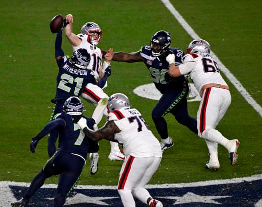 NFL, American Football Herren, USA 2026: Super Bowl LX Seahawks Vs Patriots Feb 08 February 08, 2026 Seattle Seahawks cornerback Devon Witherspoon (21) forces a fumble against New England Patriots quarterback Drake Maye (10) during Super Bowl LX between the Seattle Seahawks and the New England Patriots at Levi s Stadium in Santa Clara, California. Mandatory Photo Credit : Charles Baus CSM (Credit Image: Â Charles Baus Cal Media) Santa Clara Ca United States of America EDITORIAL USE ONLY Copyright: xx ZUMA-20260208_faf_c04_193.jpg CharlesxBausx csmphotothree472793