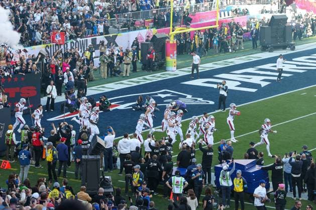 die Spieler von New England Patriots rennen aufs Feld, New England Patriots vs. Seattle Seahawks, Super Bowl, LX, Football, NFL, American Football Herren, USA 08.02.2026 Santa Clara Kalifornien Vereinigte Staaten
