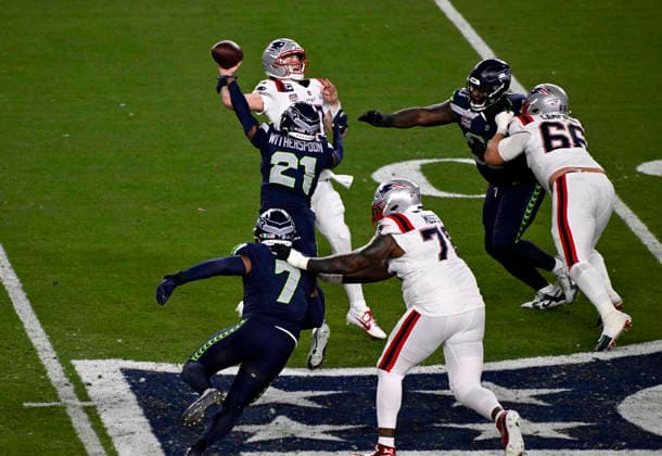 February 08, 2026 Seattle Seahawks cornerback Devon Witherspoon (21) forces a fumble against New England Patriots quarterback Drake Maye (10) during Super Bowl LX between the Seattle Seahawks and the New England Patriots at Levi s Stadium in Santa Clara, California. Mandatory Photo Credit : CSM Santa Clara United States of America - ZUMAc04_ 20260208_faf_c04_198 Copyright: xCharlesxBausx