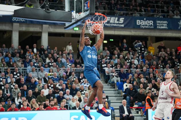 Basketball: easyCredit BBL, 19. Spieltag, MLP Academics Heidelberg - FC Bayern München Basketball am 08.02.2026 in Heidelberg (SNP Dome), Deutschland, Saison 2025 2026: DJ Horne (0, MLP) zum Dunk. Heidelberg SNP Dome Deutschland Copyright: xChristophxKinzingerx
