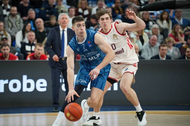 Basketball: easyCredit BBL, 19. Spieltag, MLP Academics Heidelberg - FC Bayern München Basketball am 08.02.2026 in Heidelberg (SNP Dome), Deutschland, Saison 2025 2026: Dusan Neskovic (7, MLP) im Duell mit Justinian Jessup (10, FCB). Heidelberg SNP Dome Deutschland Copyright: xChristophxKinzingerx
