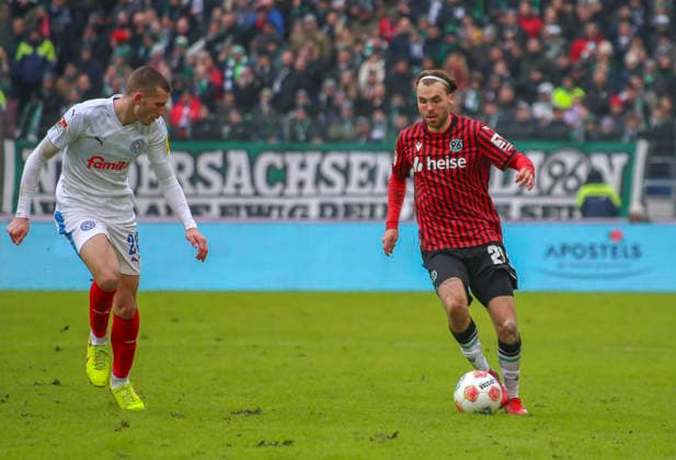 Deutschland: Fussball 2.Bundesliga 2025 26, 21. Spieltag - Hannover 96 vs Holstein Kiel - Heinz von Heiden Arena Stadion (Hannover): Kolja Oudenne (Hannover 96, 29) Hannover