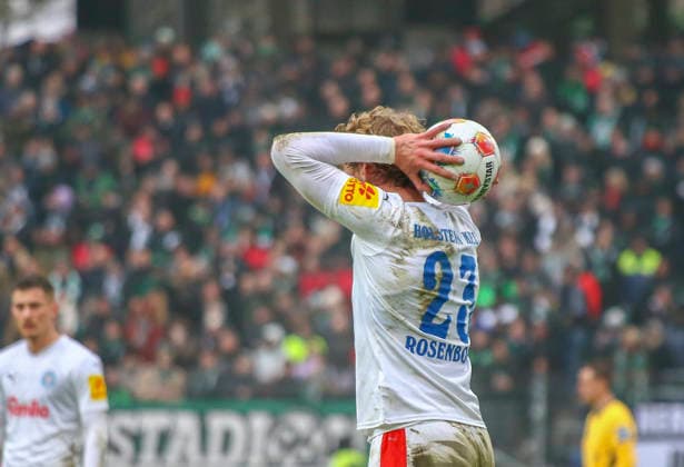 Deutschland: Fussball 2.Bundesliga 2025 26, 21. Spieltag - Hannover 96 vs Holstein Kiel - Heinz von Heiden Arena Stadion (Hannover): Lasse Rosenboom (Holstein Kiel, 23) Hannover