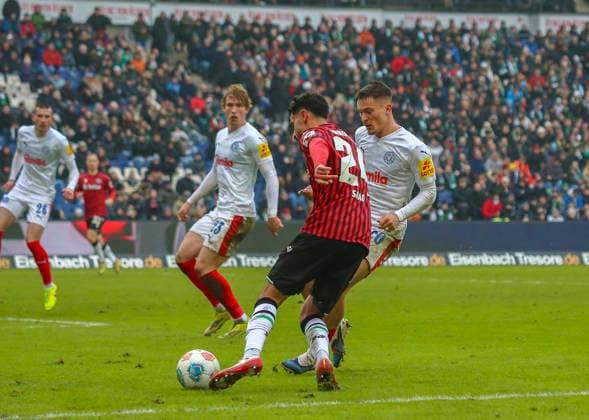 Deutschland: Fussball 2.Bundesliga 2025 26, 21. Spieltag - Hannover 96 vs Holstein Kiel - Heinz von Heiden Arena Stadion (Hannover): Elias Saad (Hannover 96, 24) Hannover