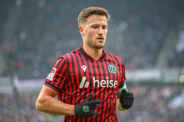 Deutschland: Fussball 2.Bundesliga 2025 26, 21. Spieltag - Hannover 96 vs Holstein Kiel - Heinz von Heiden Arena Stadion (Hannover): Enzo Leopold (Hannover 96, 8) Hannover