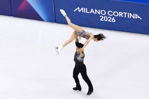 Milan Cortina Olympics: Figure skating, Eiskunstlauf Riku Miura (top) and Ryuichi Kihara of Japan perform in the pairs free program during the figure skating team event at the Milan Cortina Olympics at Milano Ice Skating Arena in Milan on Feb. 8, 2026.  A14AA0005258540P