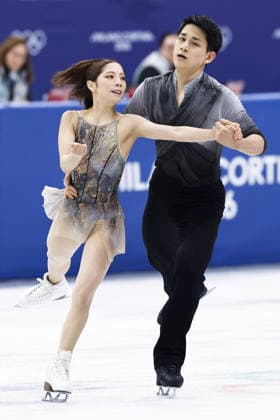 Milan Cortina Olympics: Figure skating, Eiskunstlauf Riku Miura (L) and Ryuichi Kihara of Japan perform in the pairs free program during the figure skating team event at the Milan Cortina Olympics at Milano Ice Skating Arena in Milan on Feb. 8, 2026.  A14AA0005258544P
