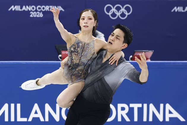 Milan Cortina Olympics: Figure skating, Eiskunstlauf Riku Miura (top) and Ryuichi Kihara of Japan perform in the pairs free program during the figure skating team event at the Milan Cortina Olympics at Milano Ice Skating Arena in Milan on Feb. 8, 2026.  A14AA0005258547P