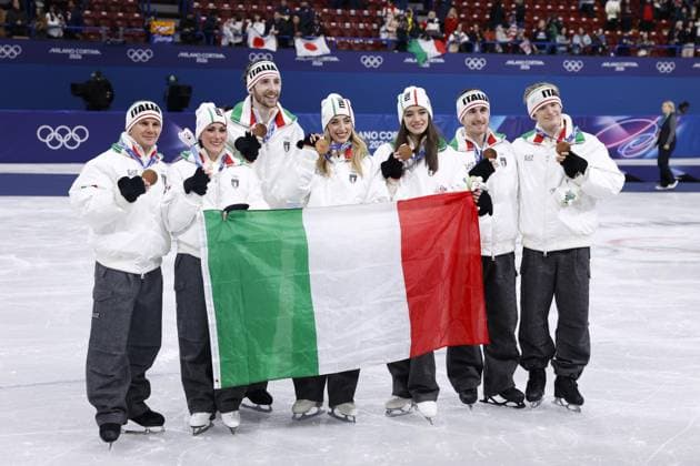 Milan Cortina Olympics: Figure skating, Eiskunstlauf Members of the Italian figure skating team pose after winning bronze in the team event at the Milan Cortina Olympics at Milano Ice Skating Arena in Milan on Feb. 8, 2026.  A14AA0005258924P